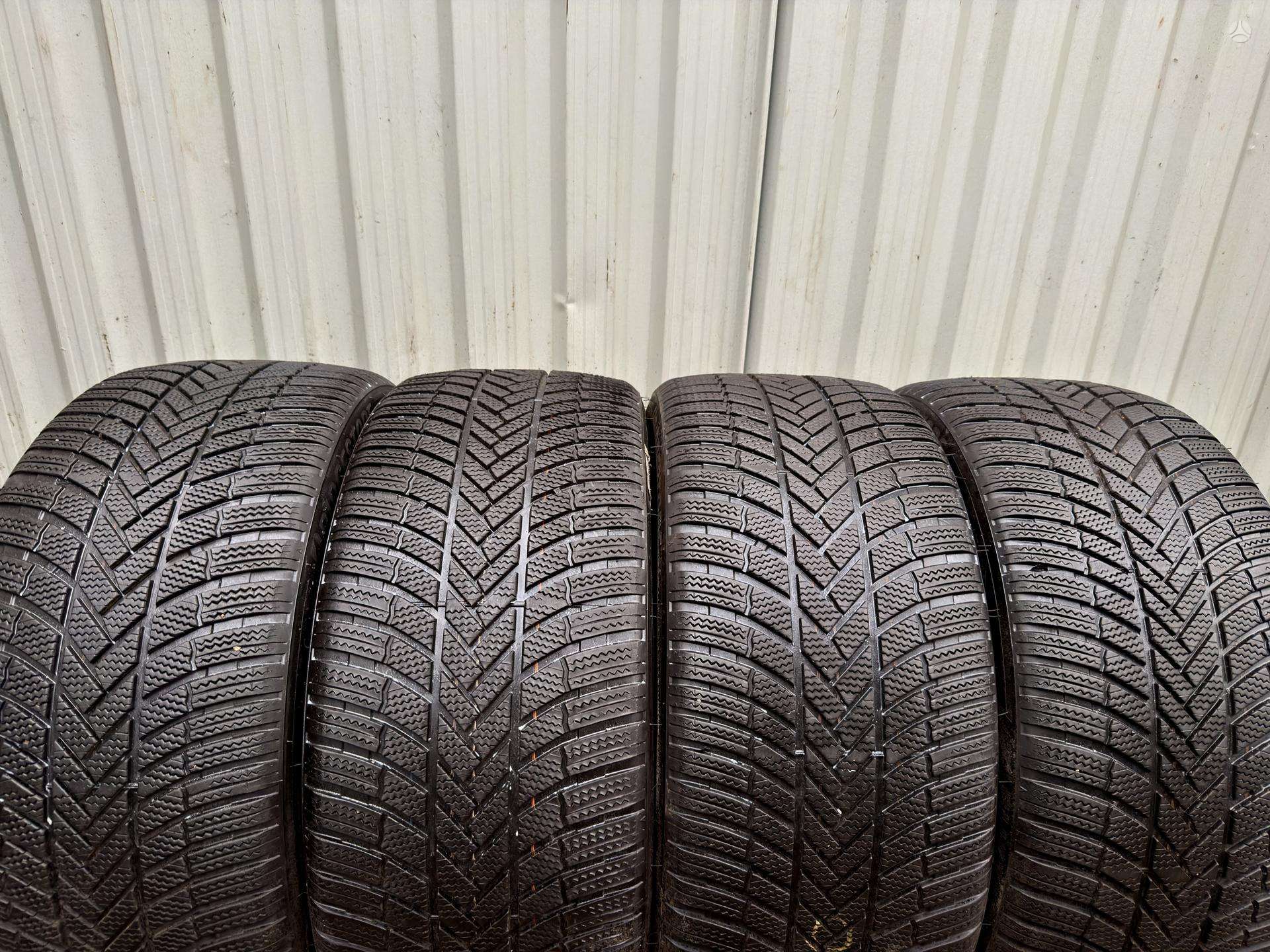 Žieminės padangos 265/40R21 Bridgestone Blizzak LM005