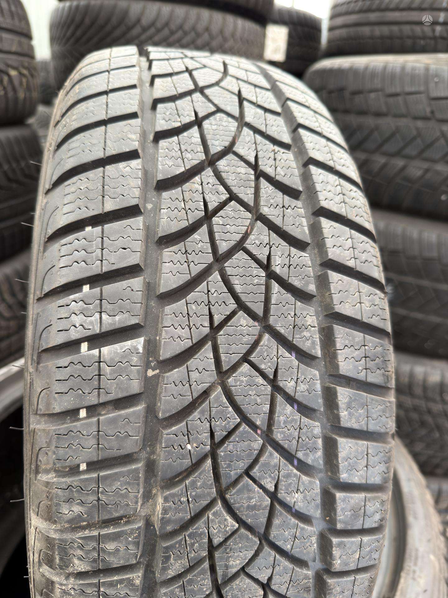 Žieminės padangos 205/55R16 Goodyear Ultra grip performance gen-1