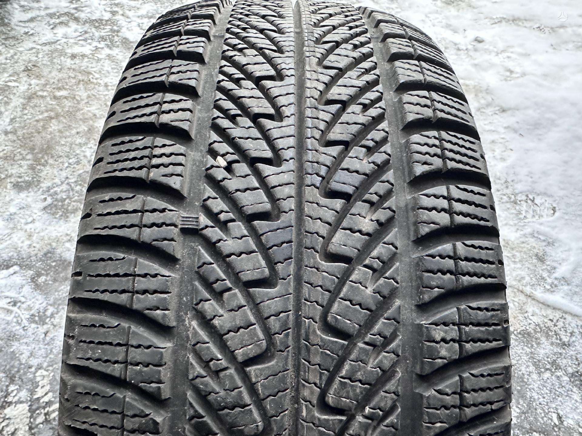 Žieminės padangos 225/55R17 Goodyear Ultragrip 8