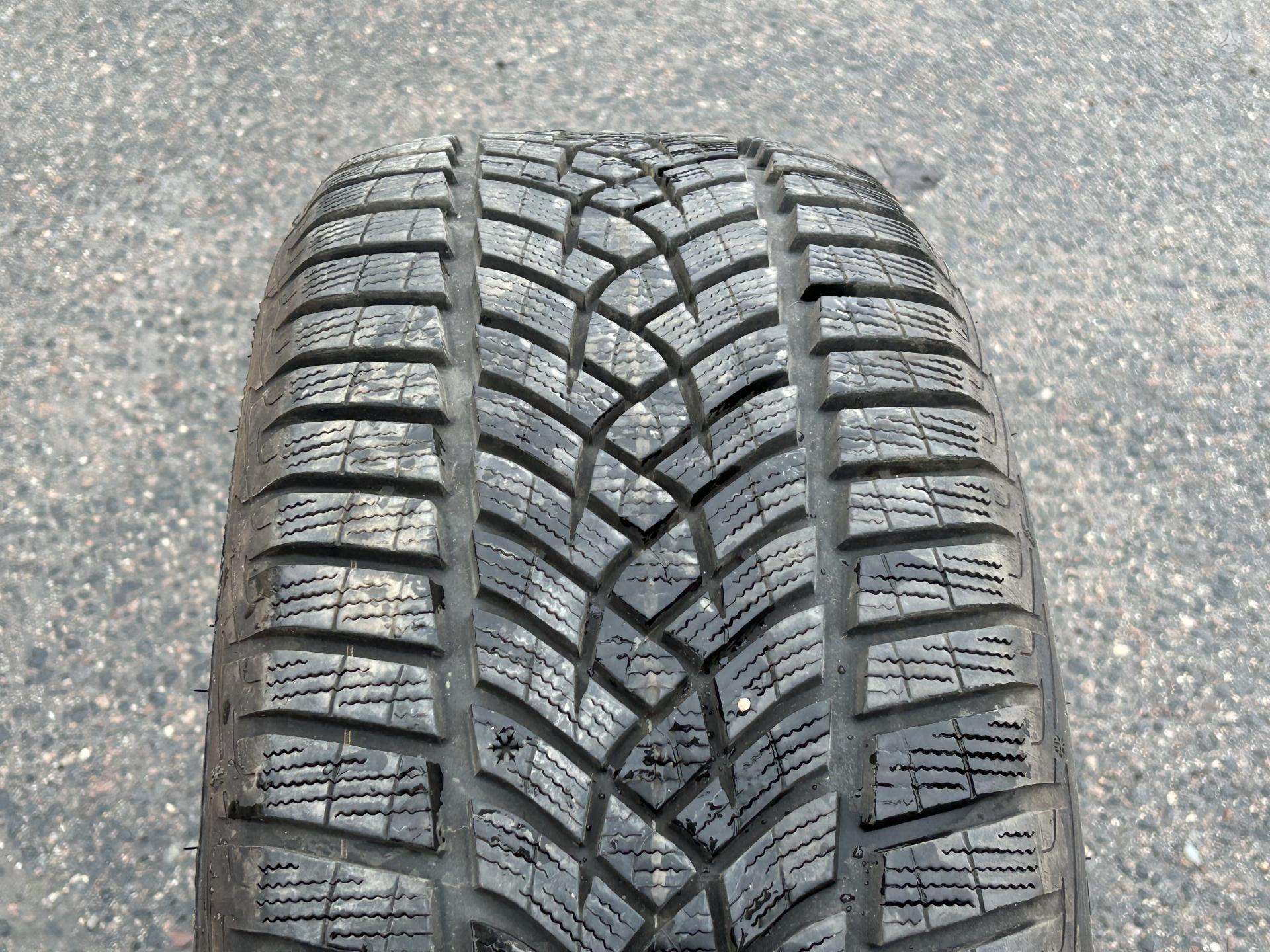 Žieminės padangos 235/50R17 Goodyear UltraGrip Performance GEN-1