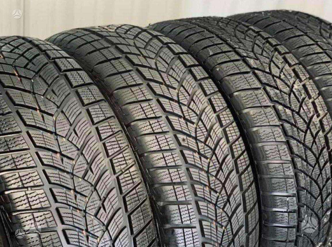 Žieminės padangos 225/45R18 Goodyear UltraGrip Performance