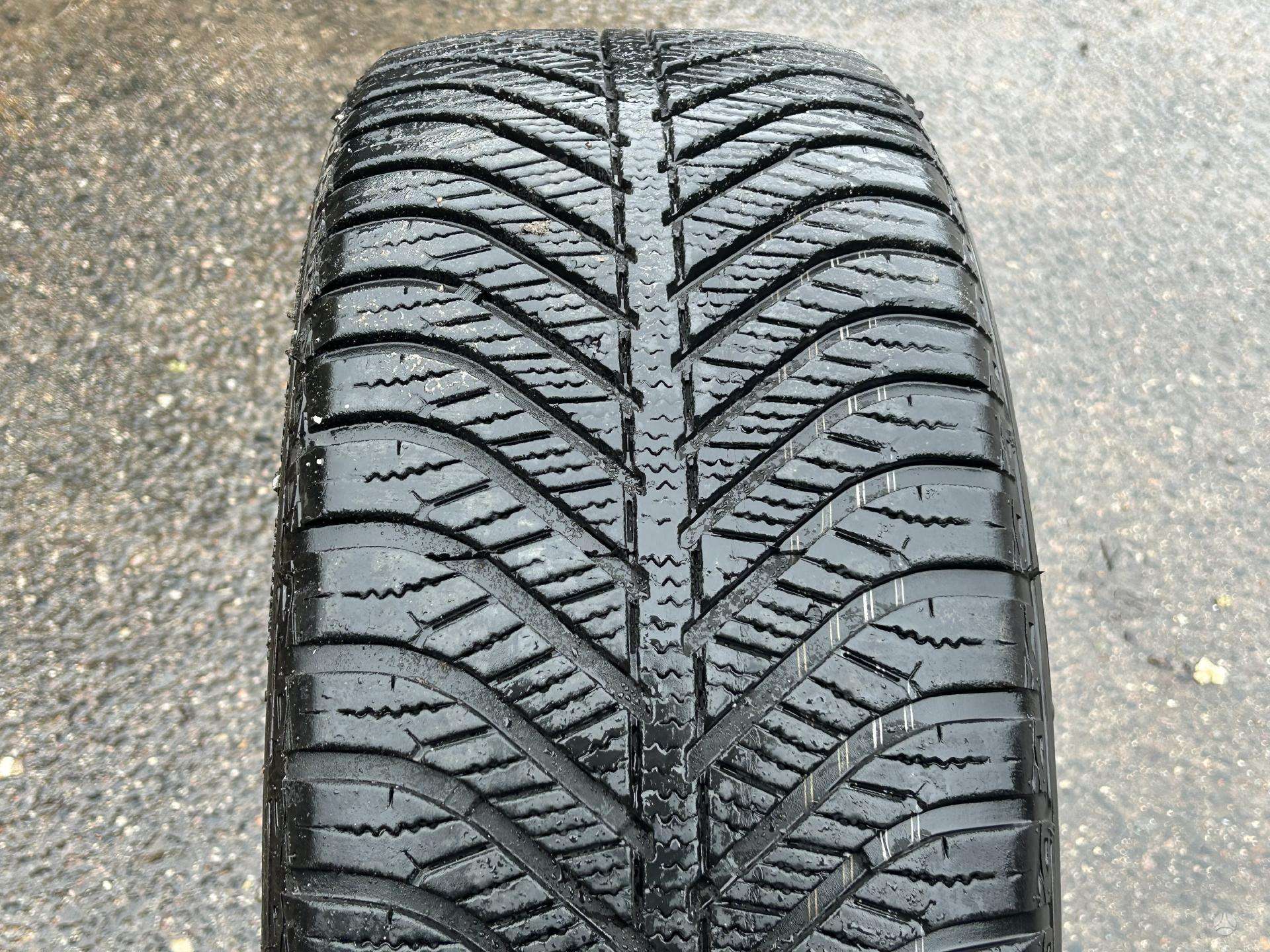 Žieminės padangos 215/55R16 Goodyear Vector 4 Seasons
