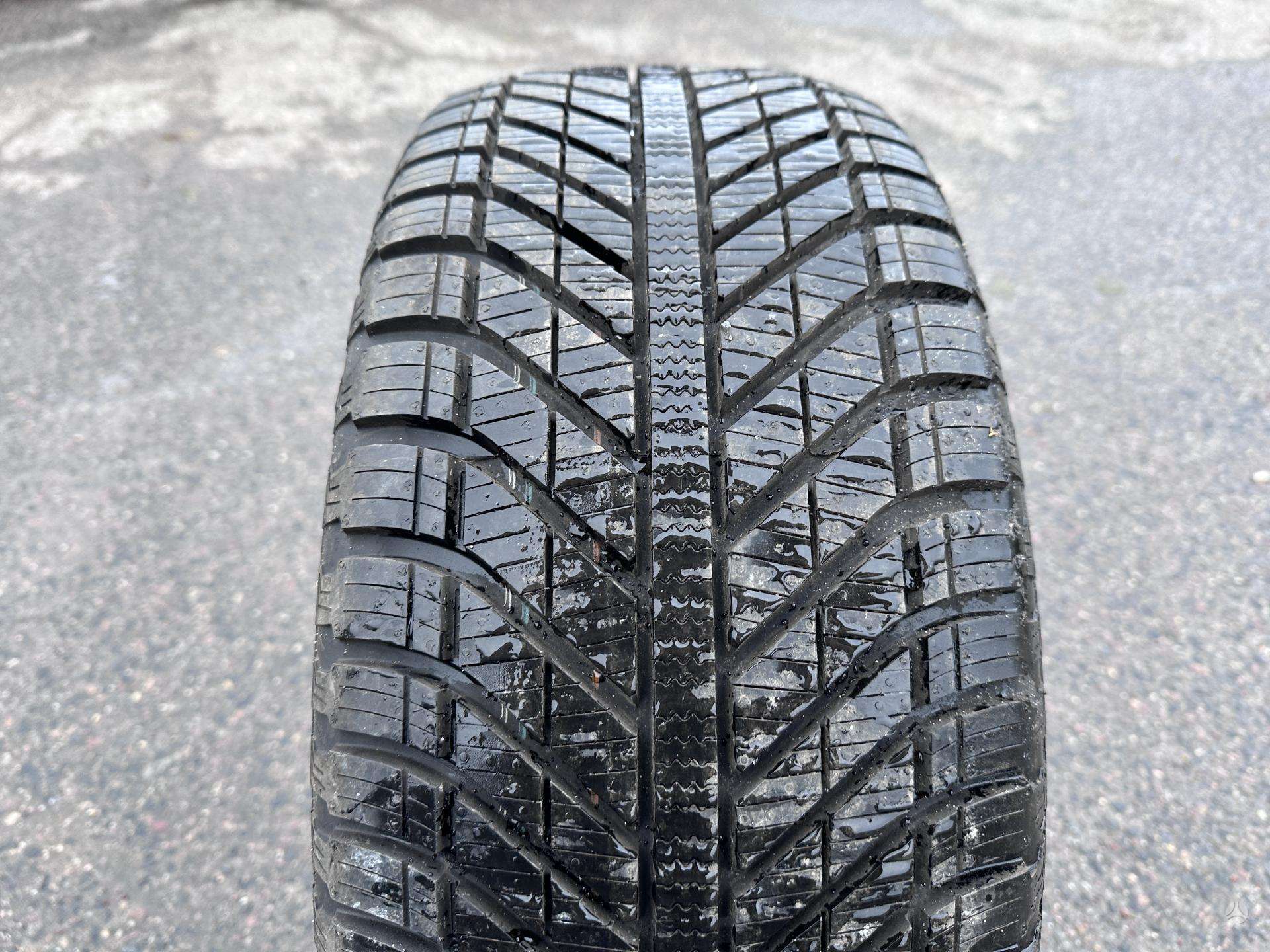 Žieminės padangos 235/50R17 Goodyear Vector 4seasons