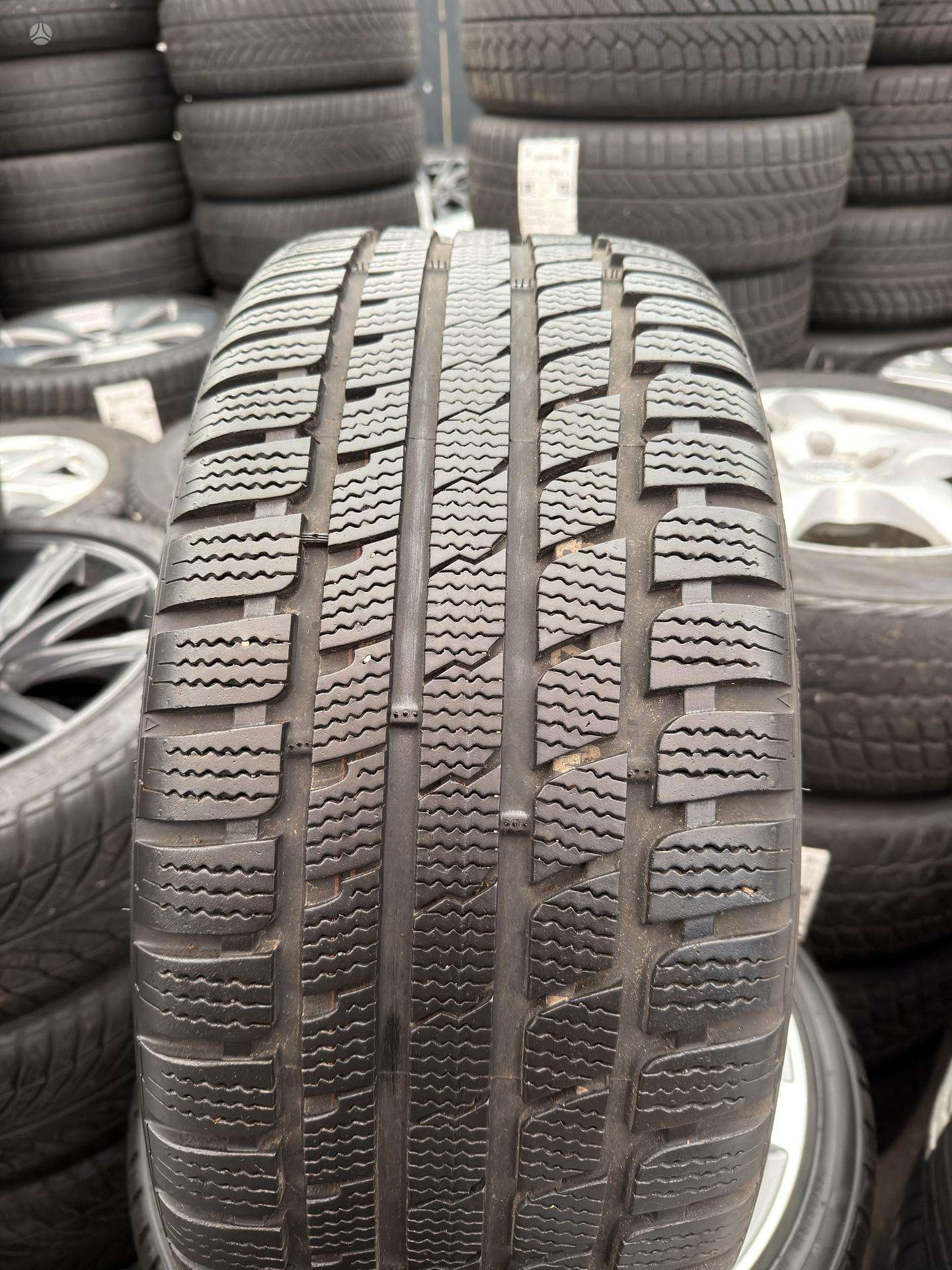 Žieminės padangos 245/35R19 Kumho I'ZEN KW27