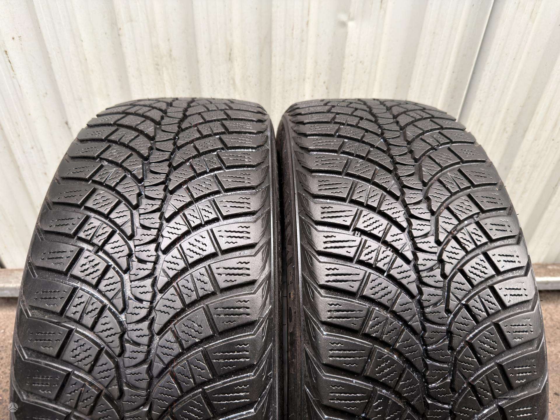 Žieminės padangos 235/45R19 Kumho WinterCraft wp71