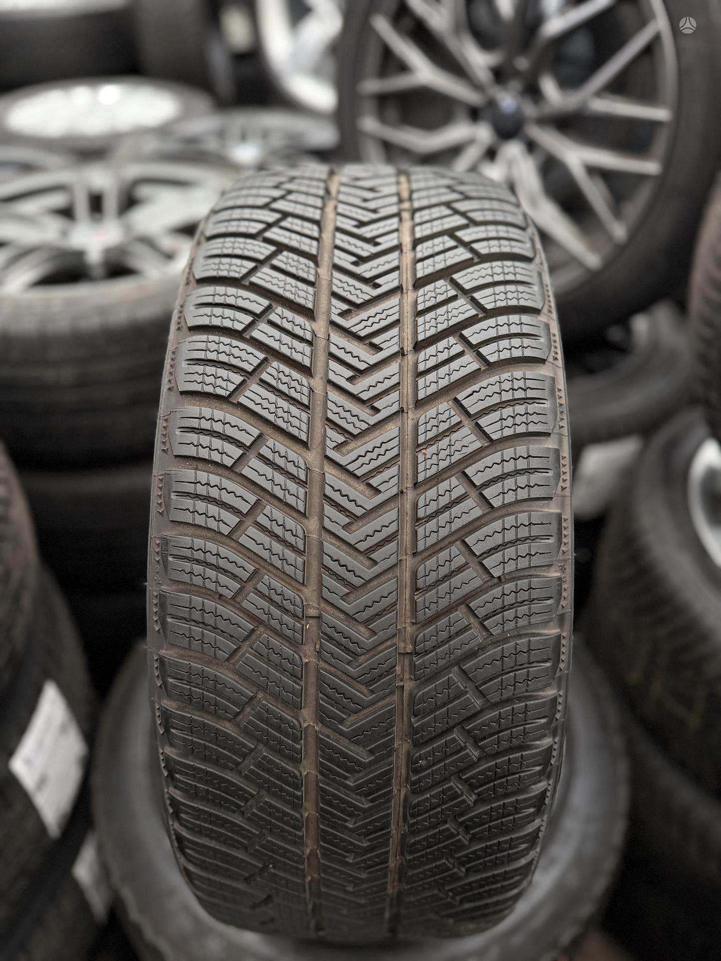 Žieminės padangos 235/40R19 Michelin Pilot Alpin PA4