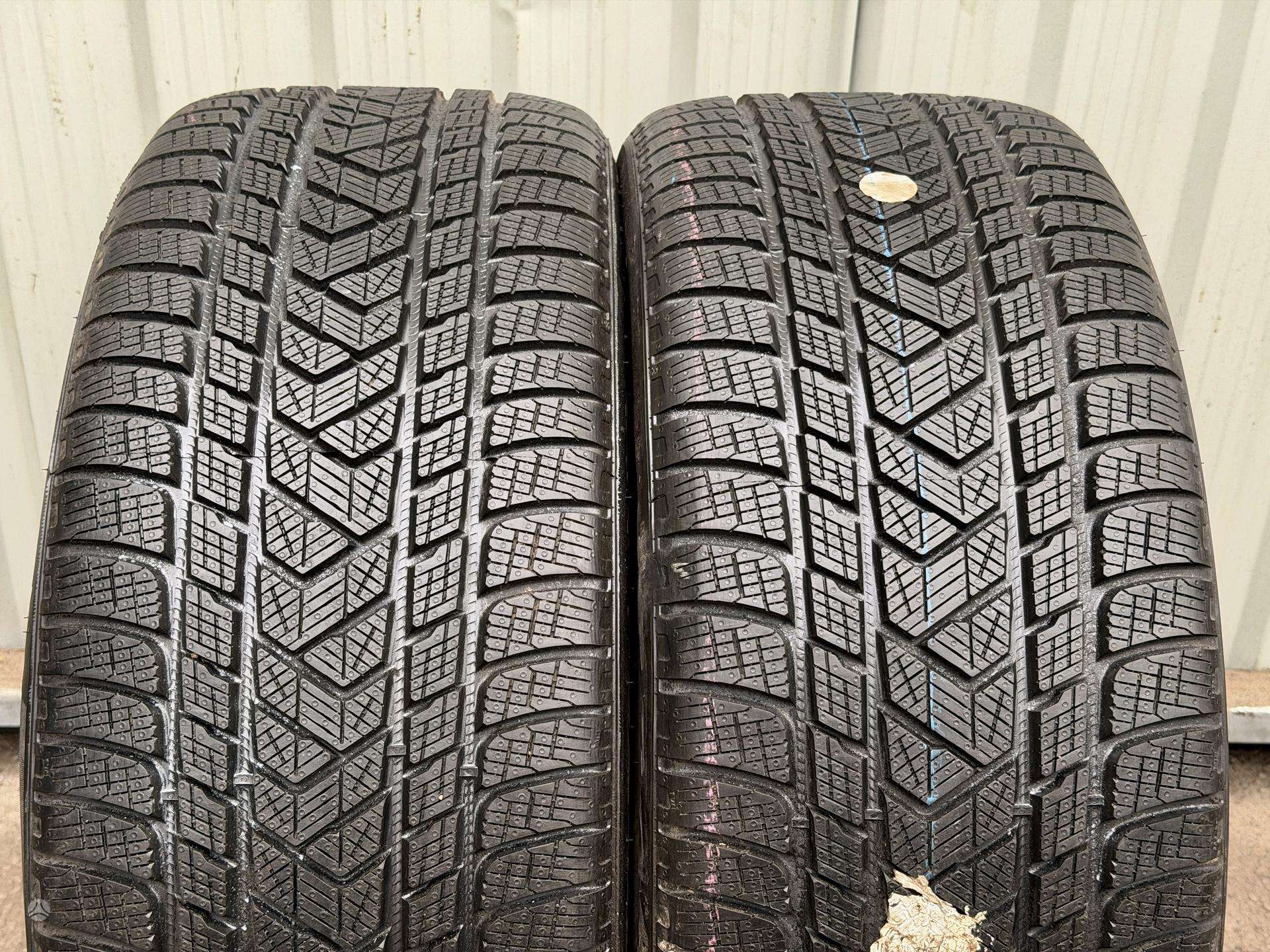 Žieminės padangos 285/40R22 Pirelli Scorpion Winter