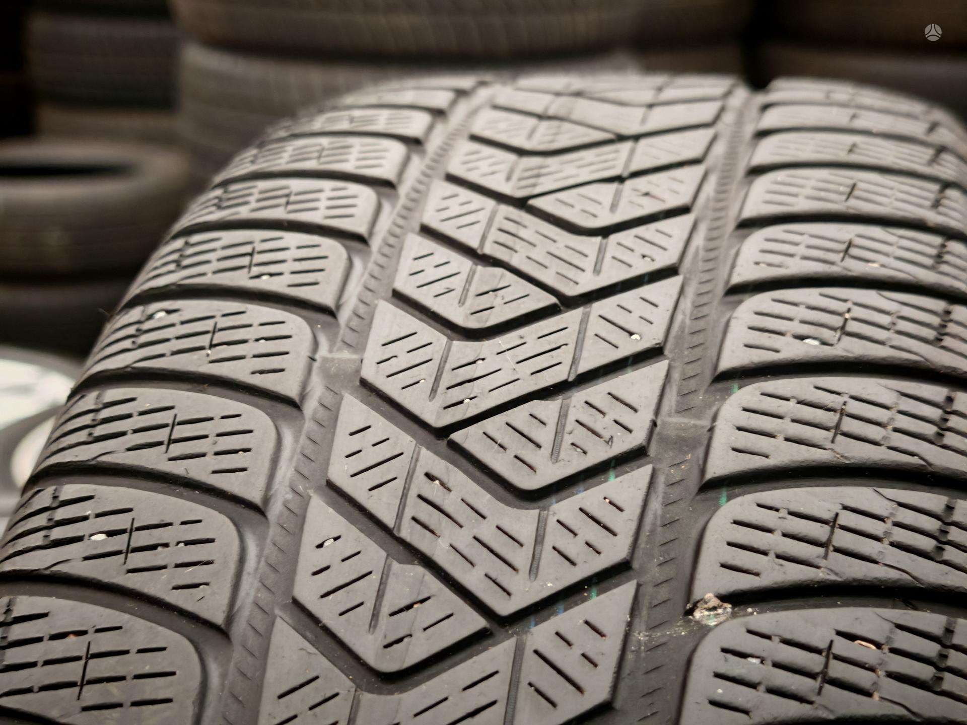 Žieminės padangos 235/60R18 Pirelli Scorpion