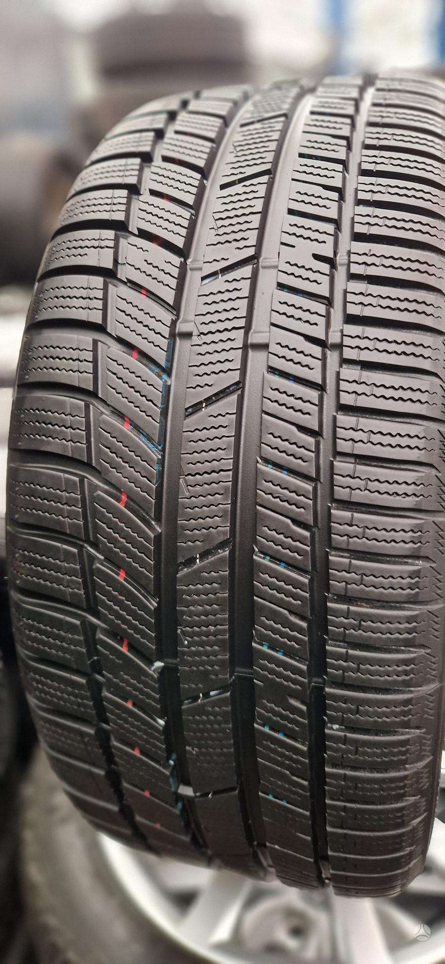 Žieminės padangos 245/35R18 Toyo Snowprox S954